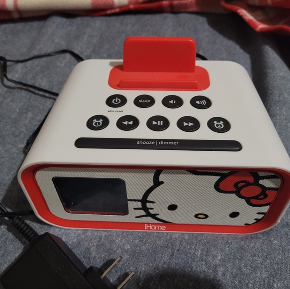 Hello Kitty iHome Clock - Picture 2 of 3